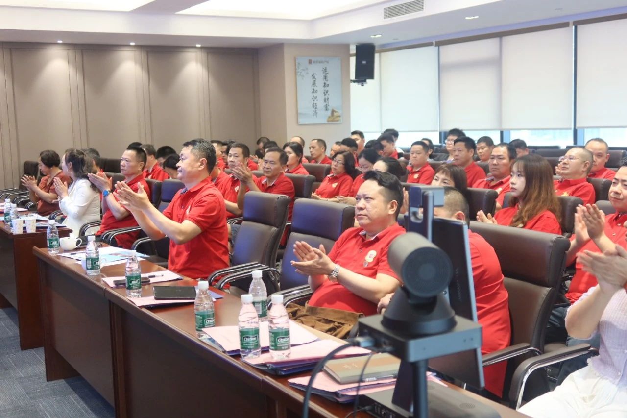 市常德商会举办“AI人工智能专题培训”暨助残采购公益活动