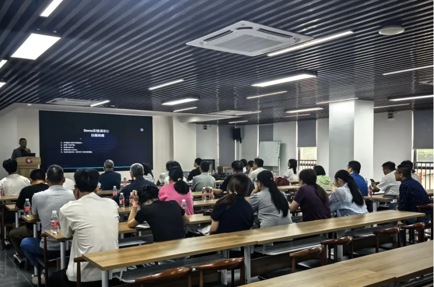 三角镇商会联合举办“龙虾 AI智能体实战”培训讲座